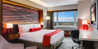 Crowne Plaza Deluxe King Bedroom
